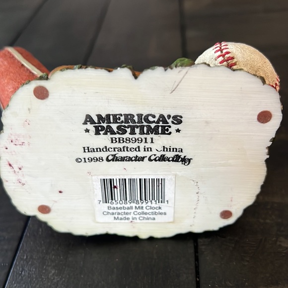 Baseball clock - like new! - Picture 4 of 9